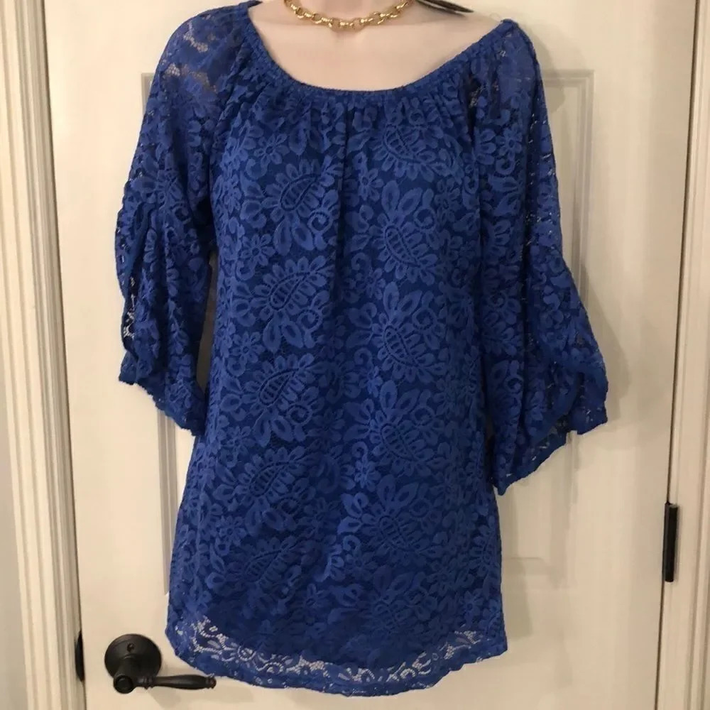 𝅺Lildy blue bell sleaves lace tunic size small-medium‎